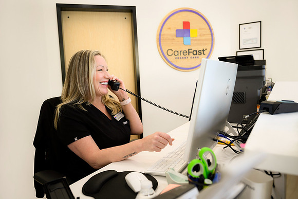healthcare-receptionist-on-phone-los-angeles