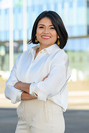 outdoor-business-portrait-with-arms-crossed-los-angeles