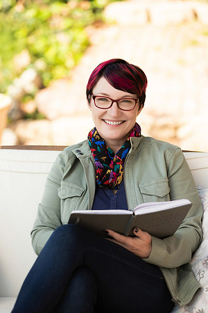 woman-reading-notebook-outdoors-los-angeles