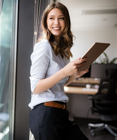 professional-woman-holding-tablet-los-angeles