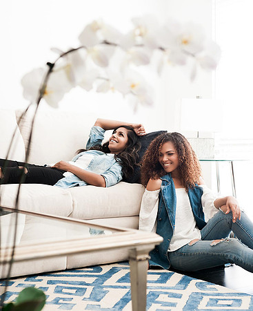 women-relaxing-on-sofa-lifestyle-branding-los-angeles