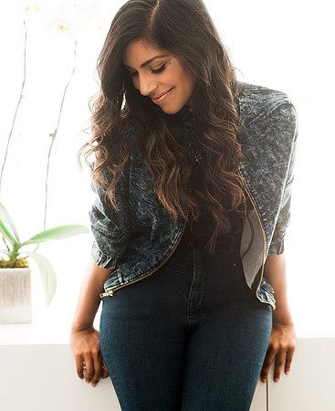 casual-branding-portrait-in-dark-jeans-los-angeles