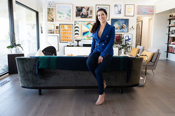 interior-designer-branding-portrait-at-home-los-angeles
